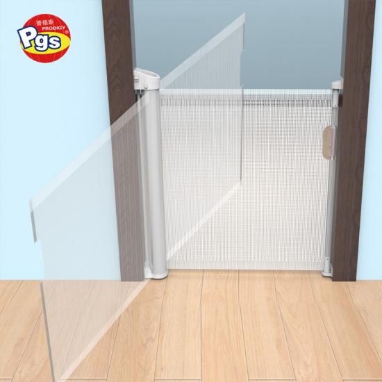Extra wide mesh safety retractable gates for dogs